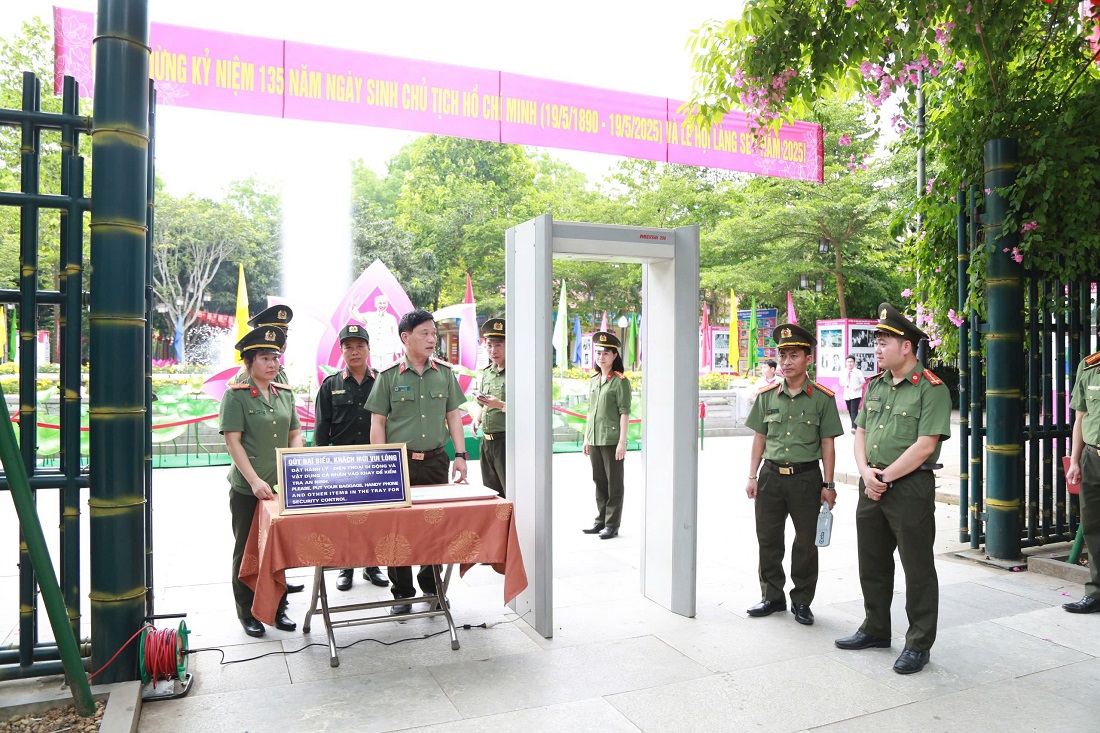Lãnh đạo Công an tỉnh chỉ đạo công tác kiểm tra an ninh tại khu vực tổ chức các hoạt động kỷ niệm 135 Ngày sinh Chủ tịch Hồ Chí Minh