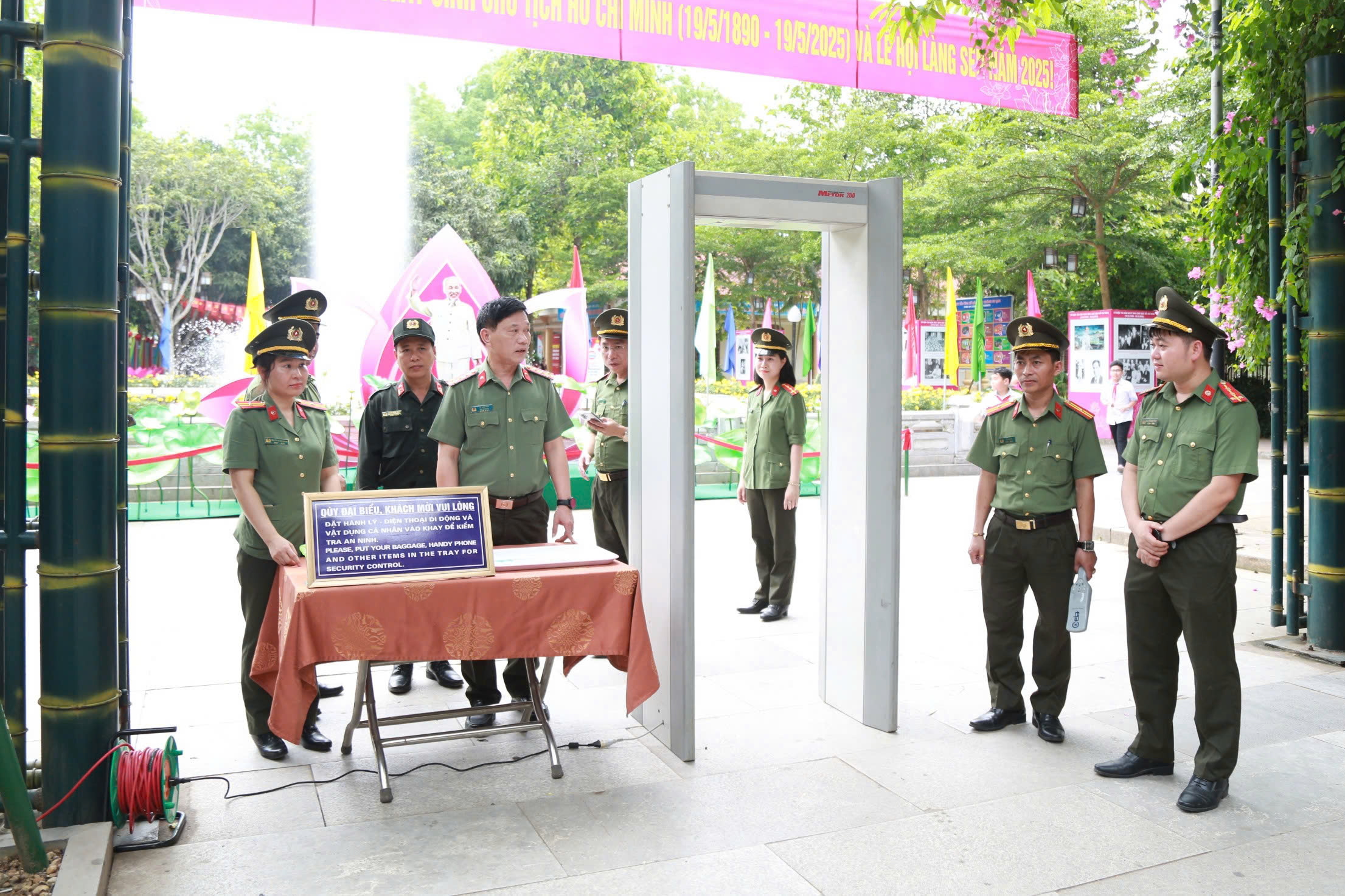 Bảo đảm an ninh, an toàn Đoàn Lãnh đạo Đảng, Nhà nước dự Lễ hội Làng Sen và Kỷ niệm 135 năm Ngày sinh Chủ tịch Hồ Chí Minh