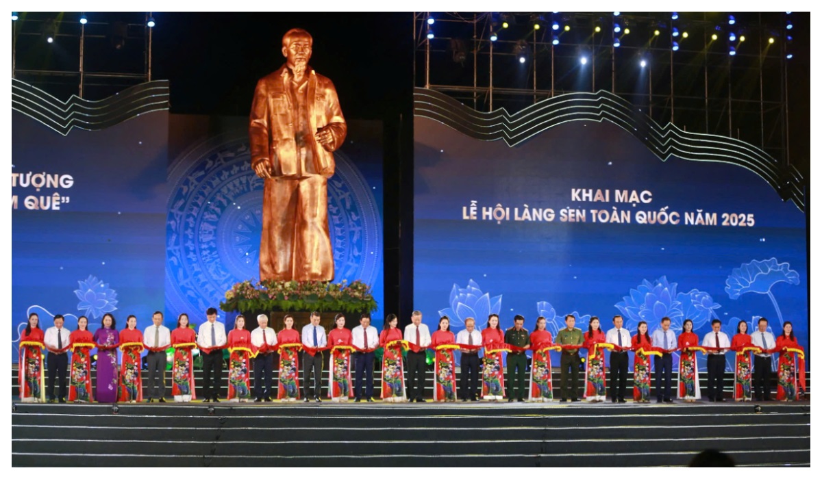 Ấn tượng chương trình Khai mạc Lễ hội Làng Sen toàn quốc năm 2025 và khánh thành Tượng 