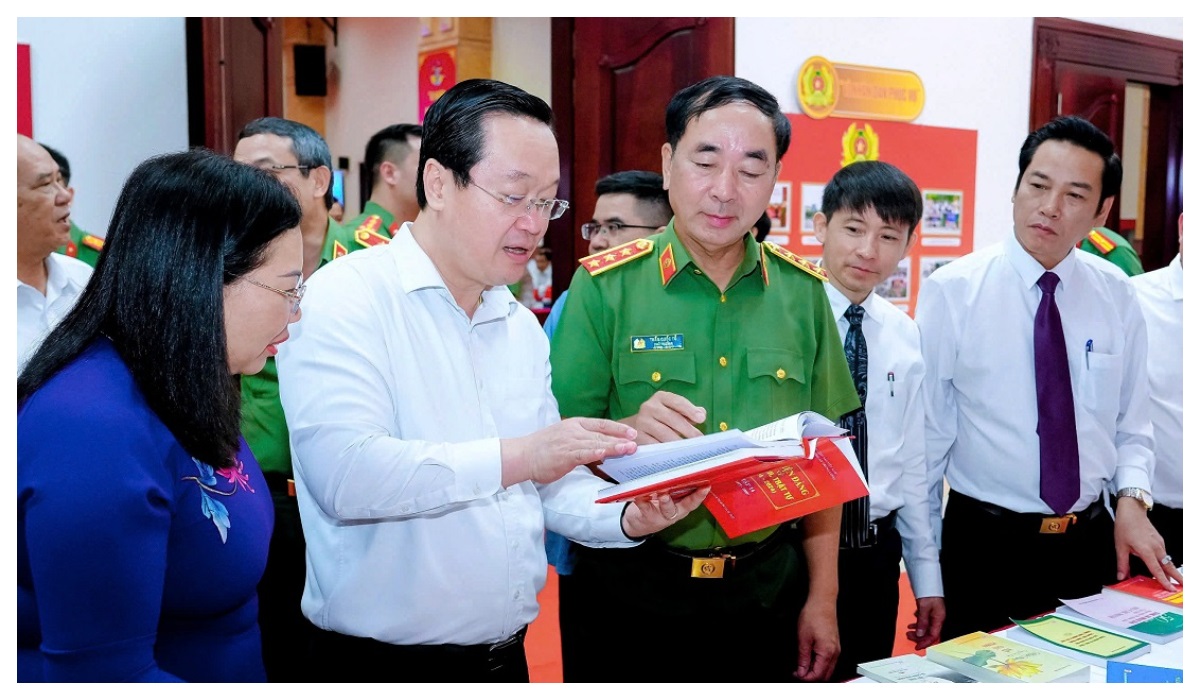 Lễ giới thiệu bộ sách 