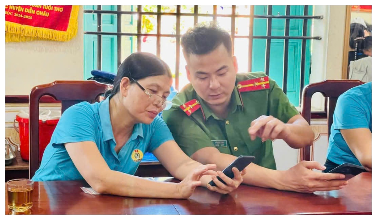Tích cực hướng dẫn người dân góp ý sửa đổi Hiến pháp qua VneID