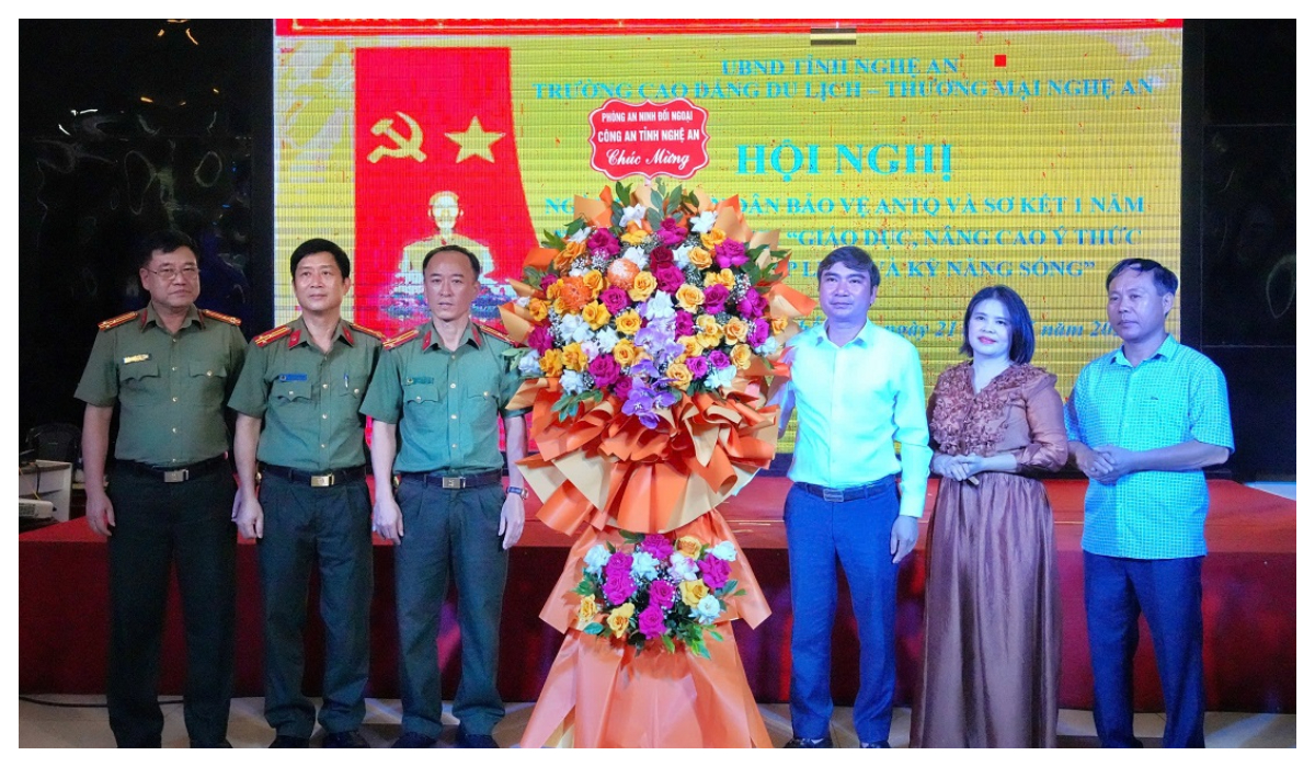 Trường Cao đẳng Du lịch - Thương mại Nghệ An sơ kết 01 năm xây dựng mô hình 