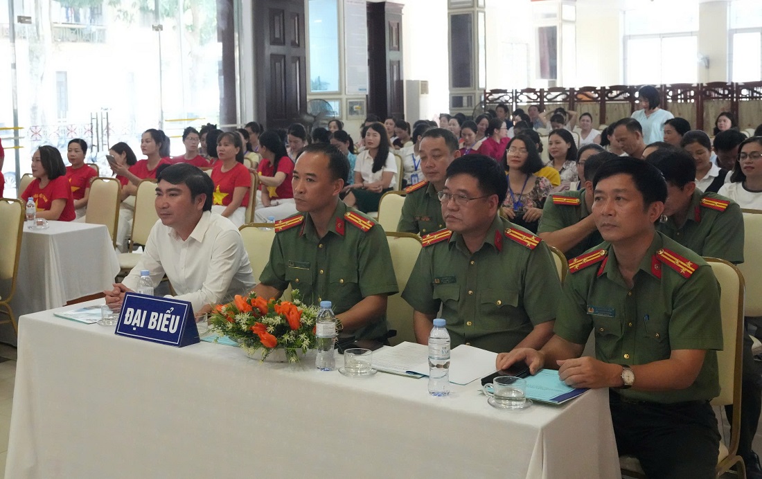 Các đại biểu dự Hội nghị