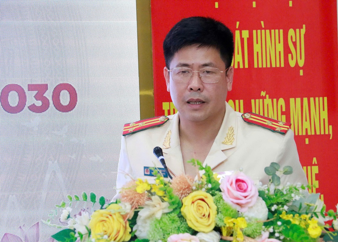 Thượng tá Trần Văn Hùng, Phó Trưởng phòng CSHS trình bày báo cáo kết quả phiên trù bị