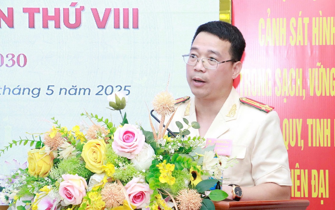 Thượng tá Nguyễn Thành Nhân, Phó Trưởng phòng CSHS trình bày báo cáo tình hình đảng viên dự Đại hội