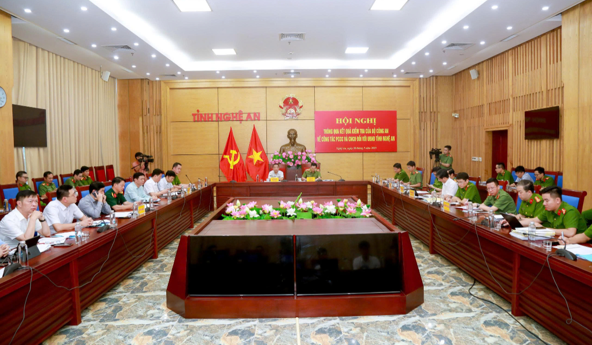 Thứ trưởng Lê Văn Tuyến làm việc với UBND tỉnh Nghệ An về công tác phòng cháy, chữa cháy và cứu nạn, cứu hộ