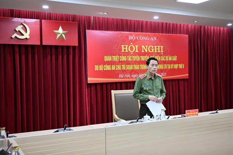 Đồng chí Thượng tướng Lê Quốc Hùng, Ủy viên Trung ương Đảng, Thứ trưởng Bộ Công an phát biểu tại Hội nghị