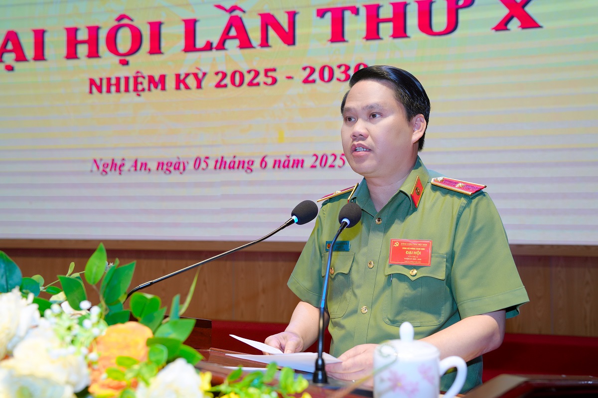 Đồng chí Thiếu tướng Bùi Quang Thanh, Ủy viên Ban Thường vụ Tỉnh ủy, Bí thư Đảng ủy, Giám đốc Công an tỉnh phát biểu chỉ đạo tại Đại hội