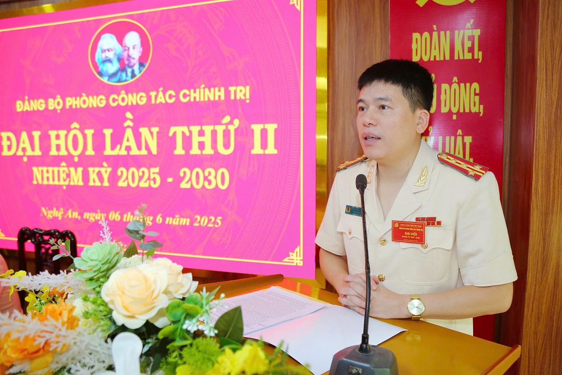 Đồng chí Đại tá Trần Hồng Quang, Phó Bí thư Đảng ủy, Phó Giám đốc Công an tỉnh phát biểu chỉ đạo tại Đại hội
