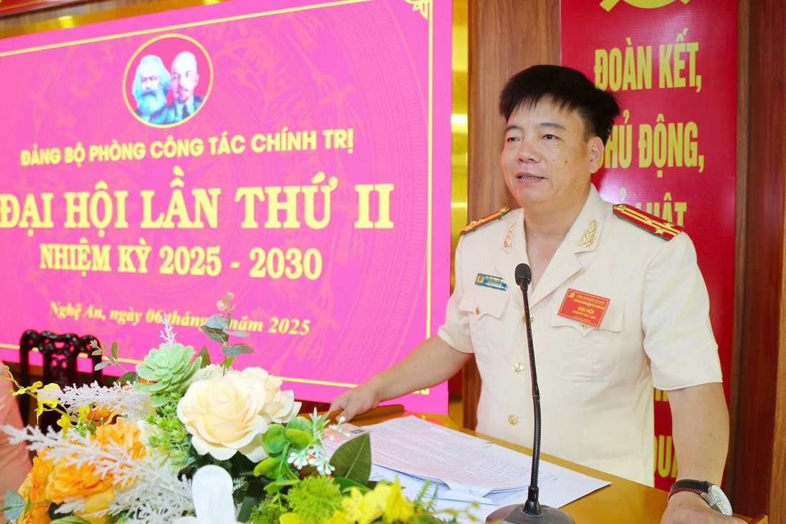 Đồng chí Thượng tá Nguyễn Trọng Khanh, Trưởng phòng Công tác chính trị phát biểu tại Đại hội