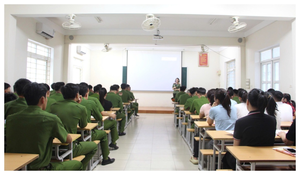 Khai giảng Lớp bồi dưỡng nhận thức về Đảng năm 2025