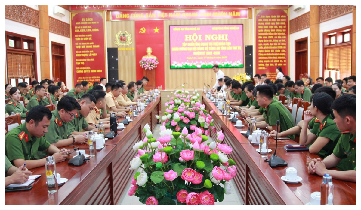 Tập huấn Ứng dụng trí tuệ nhân tạo, chuyển đổi số tới hơn 1.500 cán bộ, chiến sĩ Công an Nghệ An