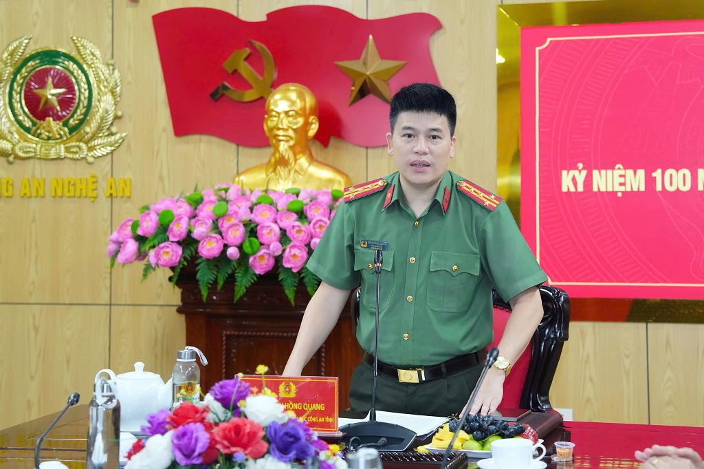 Đồng chí Đại tá Trần Hồng Quang, Phó Bí thư Đảng ủy, Phó Giám đốc Công an tỉnh phát biểu tại buổi gặp mặt