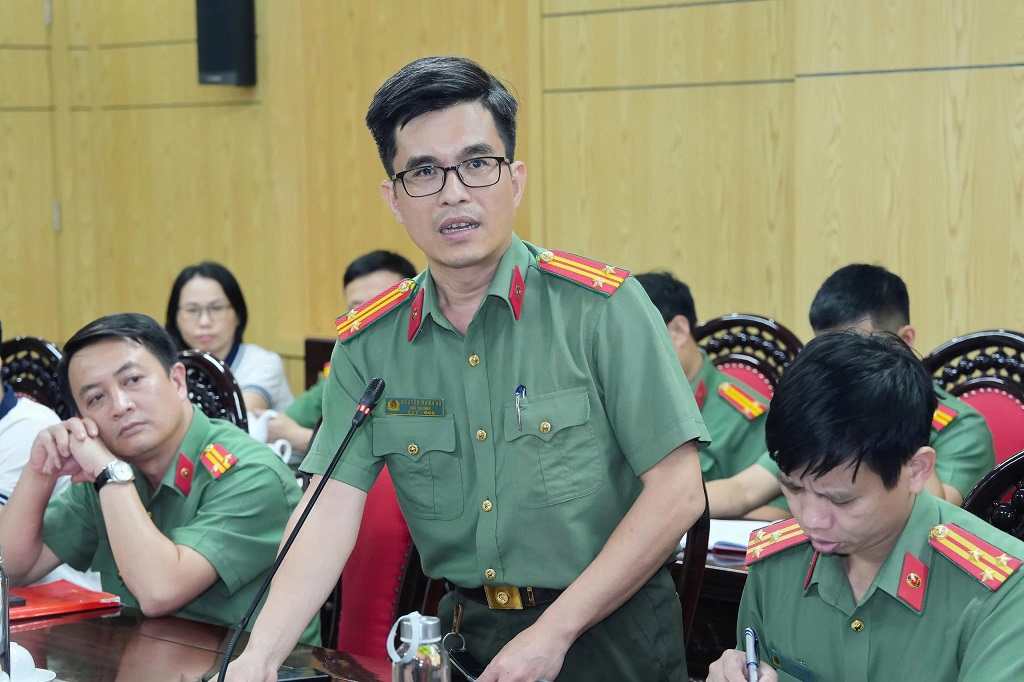 Các đại biểu tham dự phát biểu 