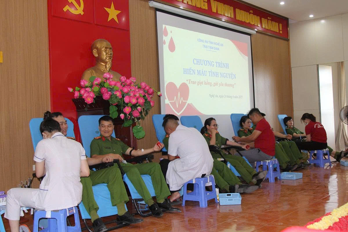 Gần 100 đơn vị máu được tiếp nhận để góp phần cứu sống người bệnh