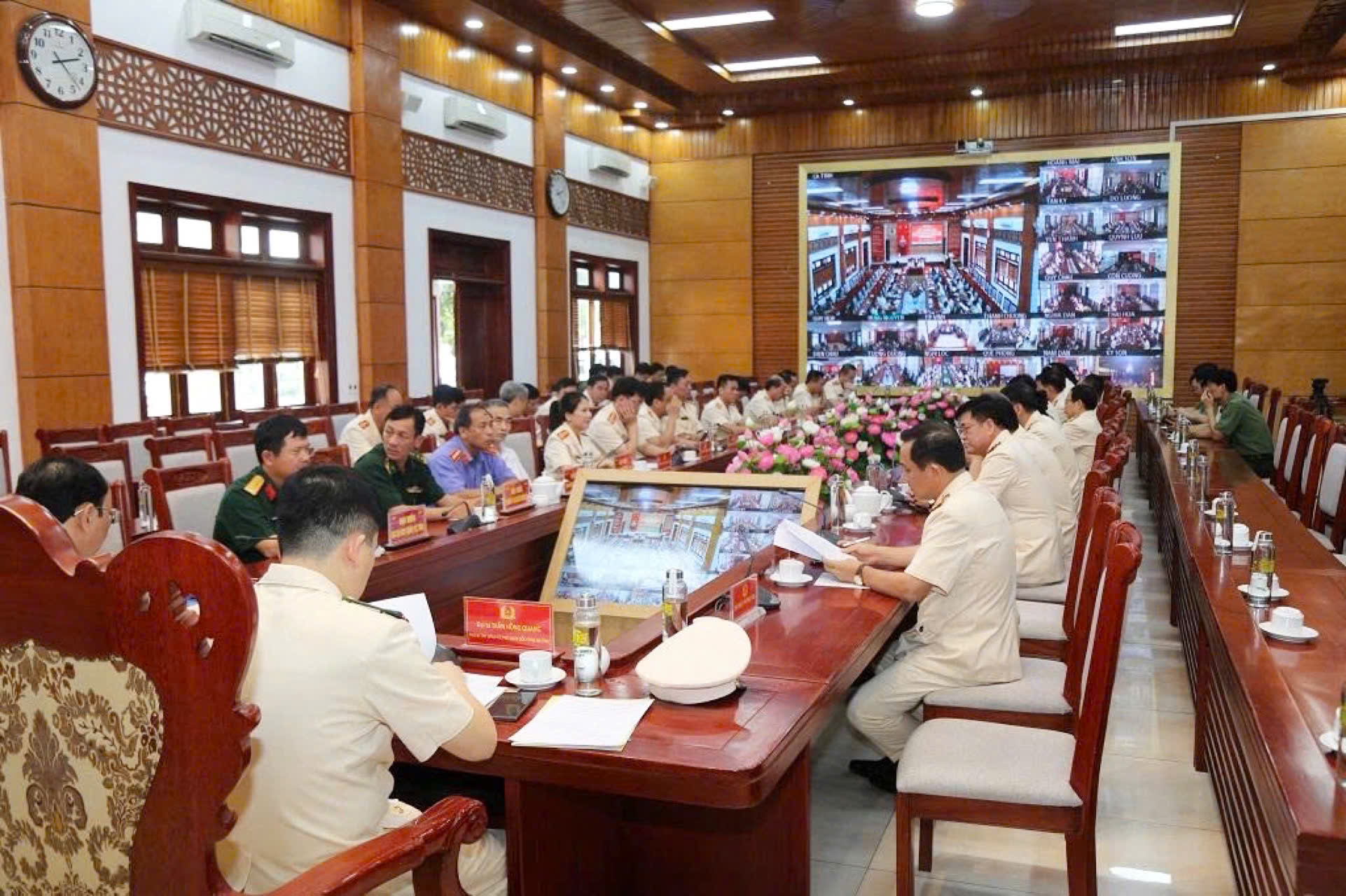 Buổi Lễ được tổ chức trực tiếp từ Công an tỉnh và trực tuyến đến điểm cầu Công an tỉnh đến điểm cầu Công an cấp huyện (cũ)