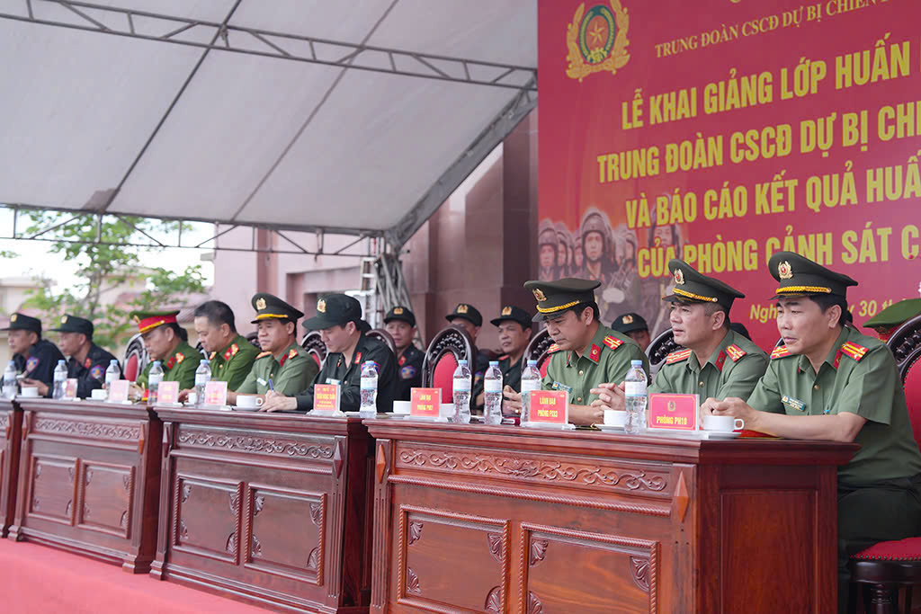 Các đại biểu tham dự buổi lễ