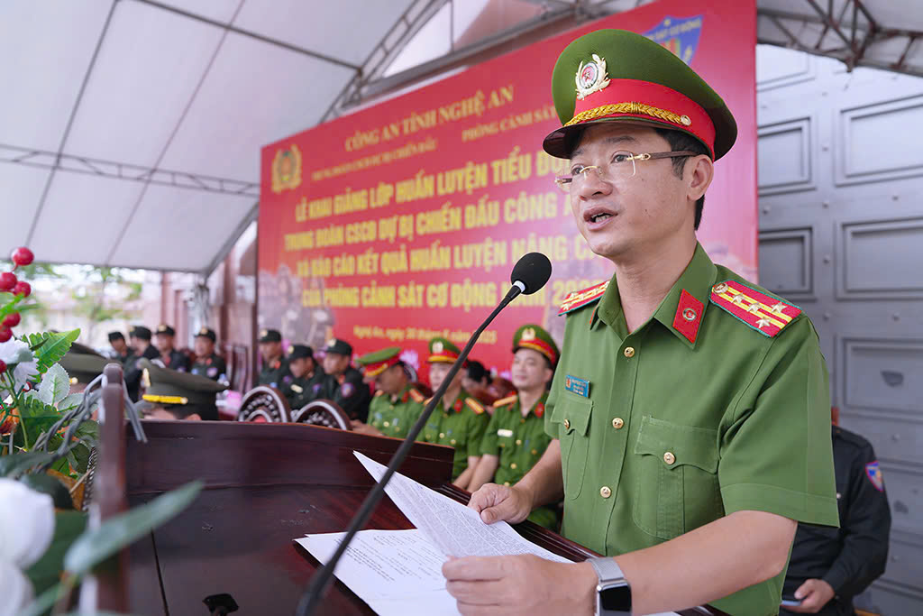 Đồng chí Đại tá Trần Ngọc Tuấn, Phó Giám đốc Công an tỉnh phát biểu chỉ đạo tại buổi lễ