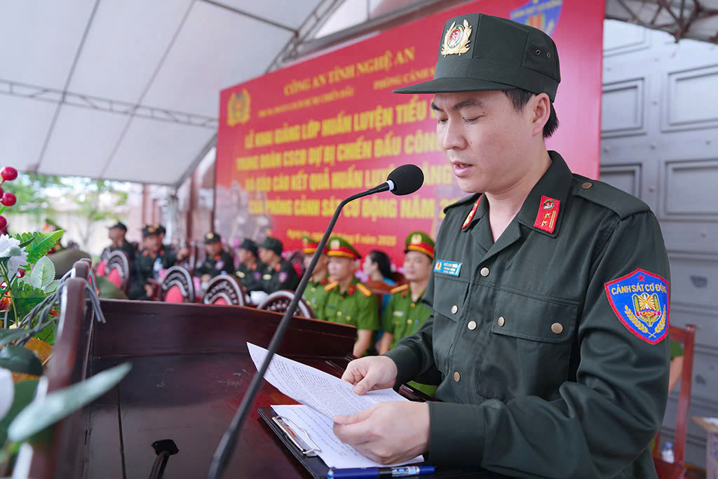 Đồng chí Trung tá Ngô Anh Tuấn, Trưởng phòng CSCĐ phát biểu tại buổi lễ