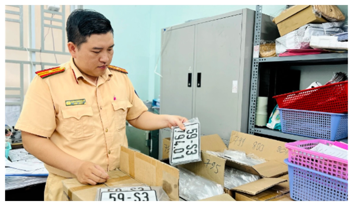 Tổ chức, cá nhân trong nước được lựa chọn đăng ký xe tại Phòng Cảnh sát giao thông hoặc Công an cấp xã