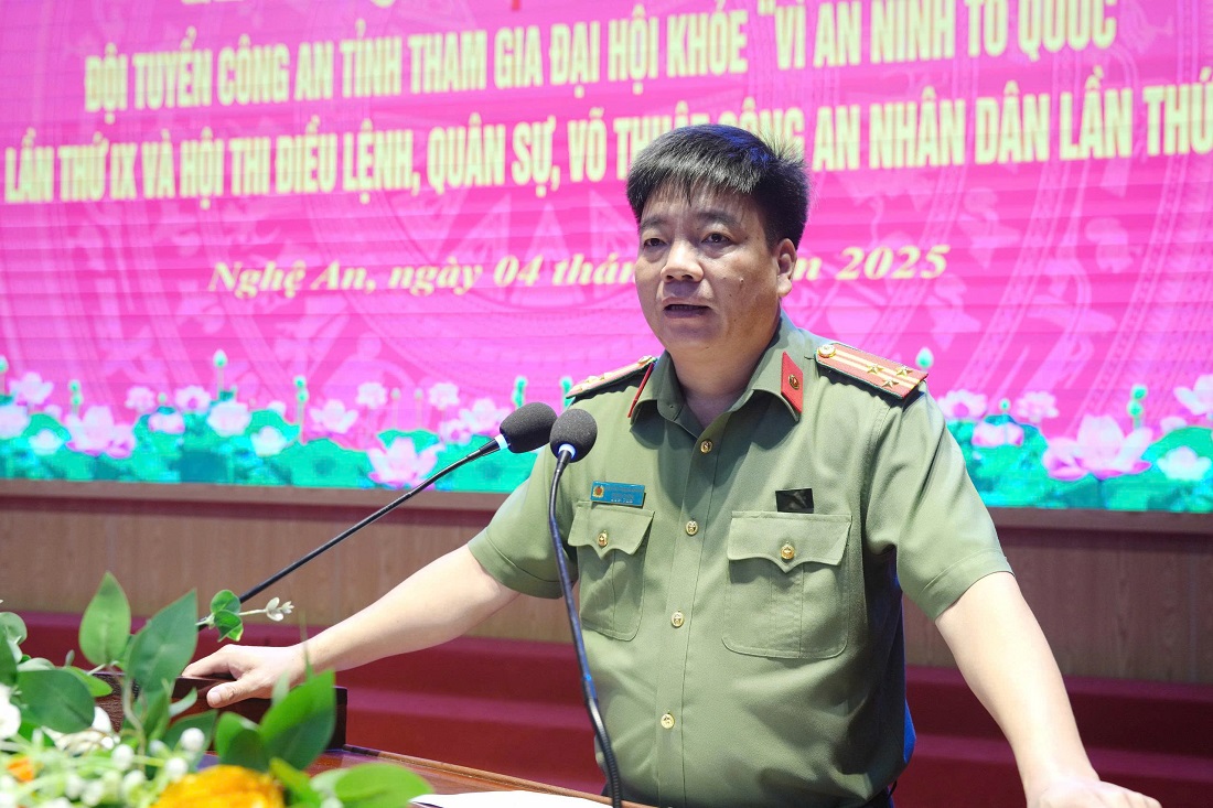 Đồng chí Thượng tá Nguyễn Trọng Khanh, Trưởng phòng Công tác chính trị điều hành buổi lễ