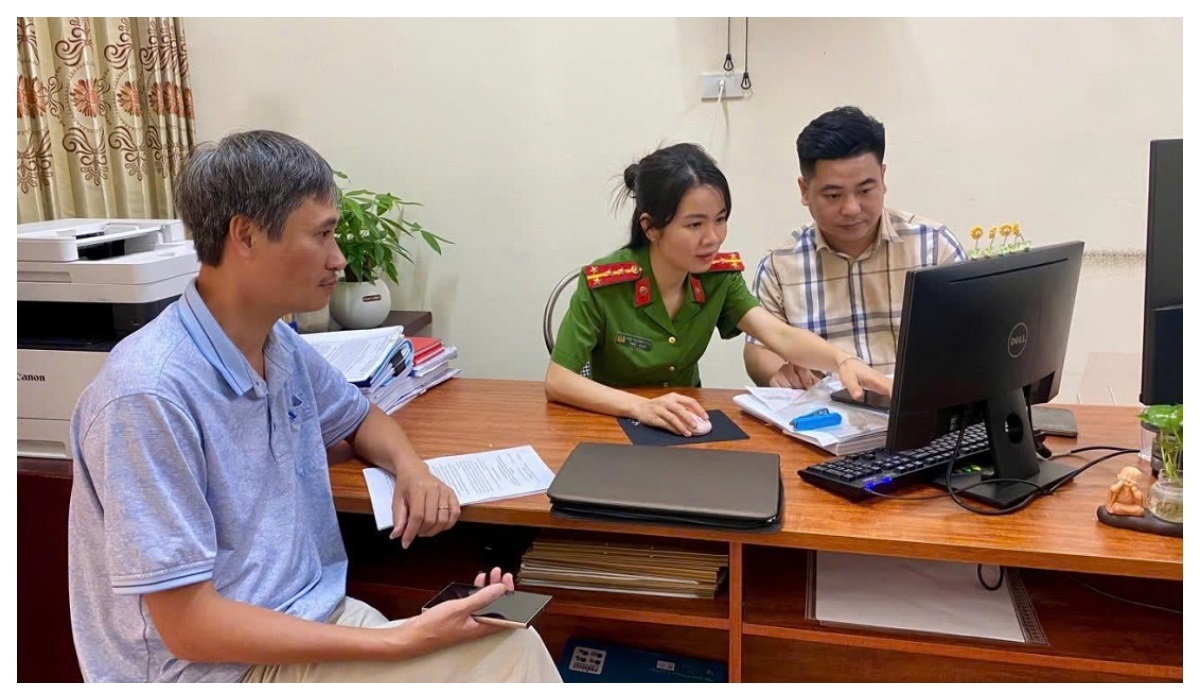 Đồng hành cùng người dân giải quyết các thủ tục hành chính