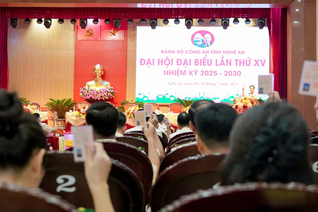 Đại hội đại biểu Đảng bộ Công an tỉnh Nghệ An diễn ra trong 1,5 ngày (09 - 10/7/2025). Theo chương trình, phiên chính thức sẽ khai mạc vào sáng mai, ngày 10/7/2025.