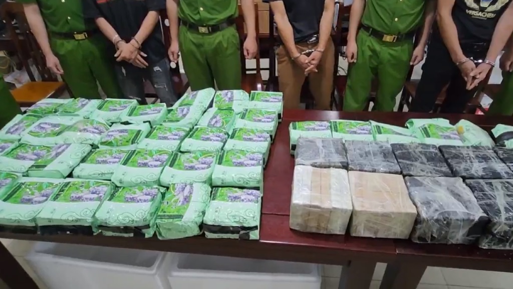 60 bánh hêrôin bị thu giữ
