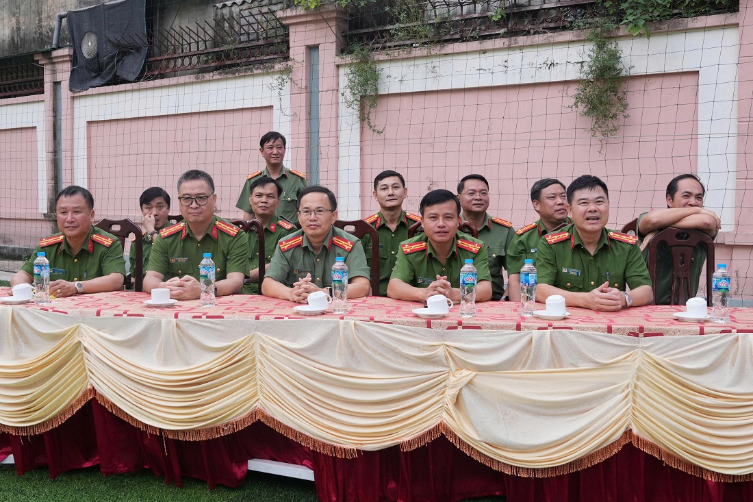 Các đại biểu tham dự buổi giao lưu