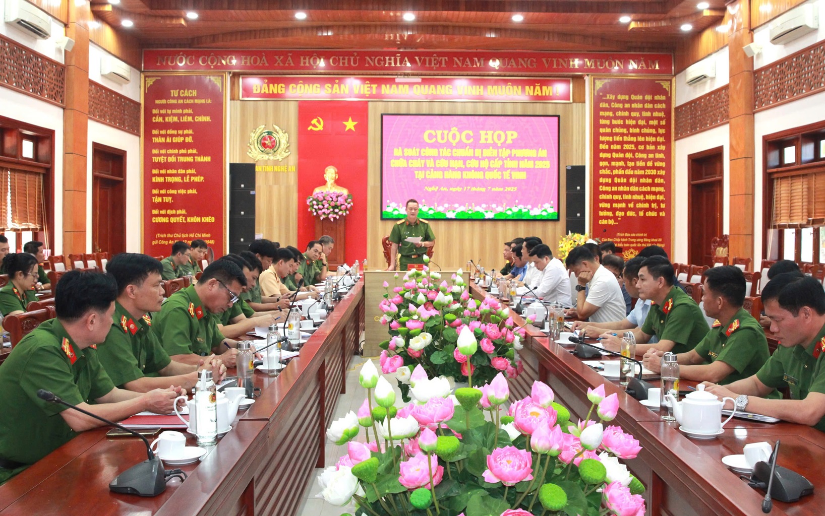 Toàn cảnh Cuộc họp