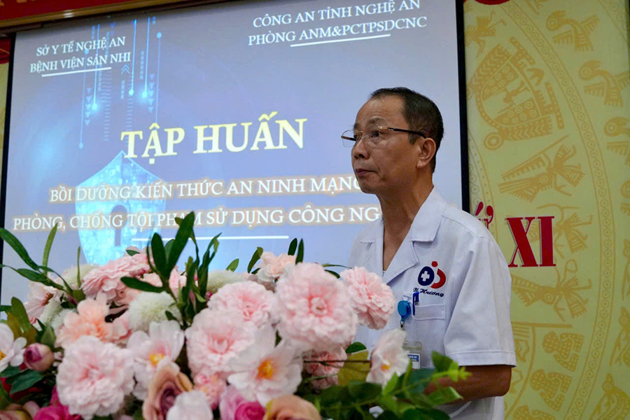 Bác sỹ chuyên khoa II Đinh Xuân Hương – Phó Giám đốc Bệnh, Trưởng ban chỉ đạo mô hình “ An toàn trên không gian mạng – Vững vàng trong chuyển đổi số” viện phát biểu tại buổi tập huấn