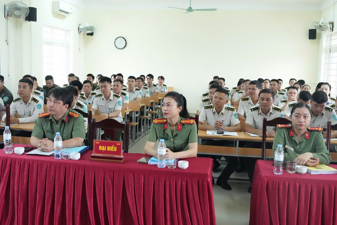 Các đại biểu tham dự Lễ khai mạc