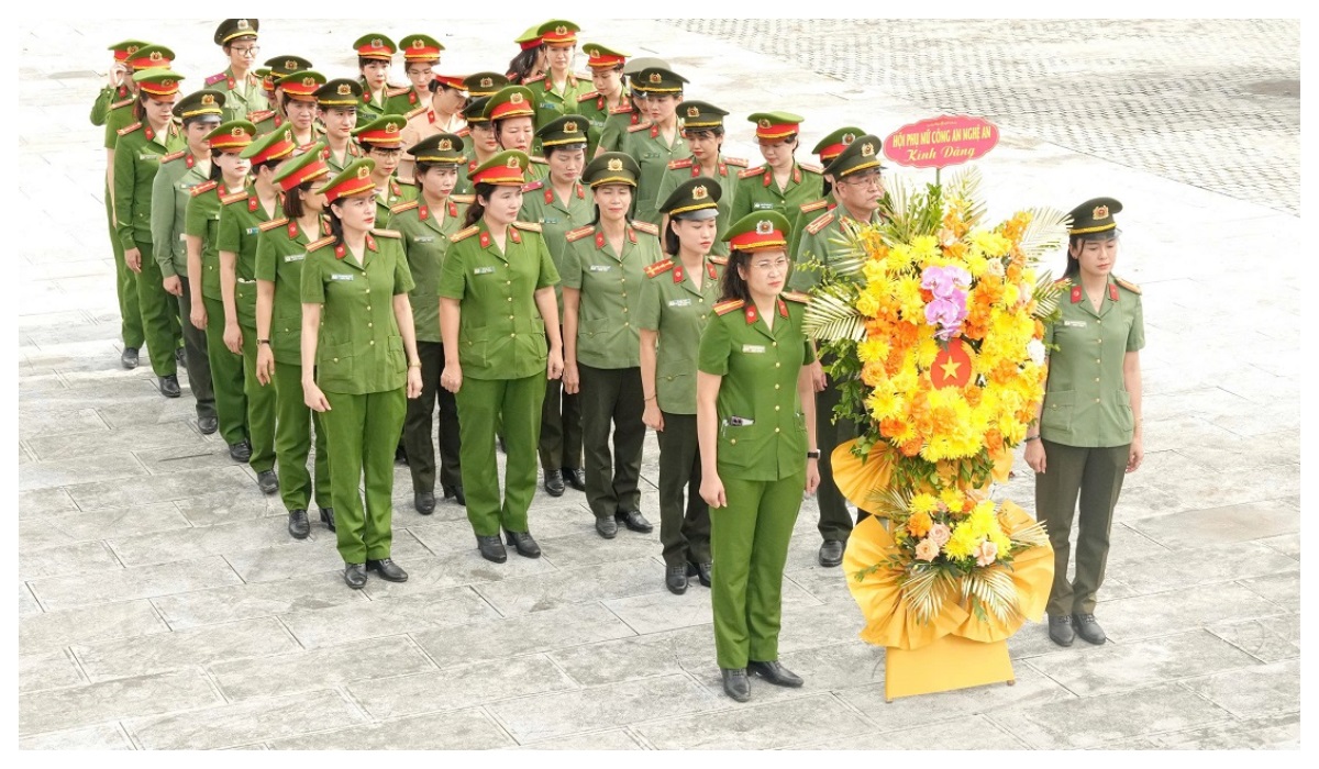 Hội Phụ nữ Công an Nghệ An dâng hương tại địa chỉ đỏ nhân kỷ niệm 78 năm Ngày Thương binh - Liệt sĩ 27/7