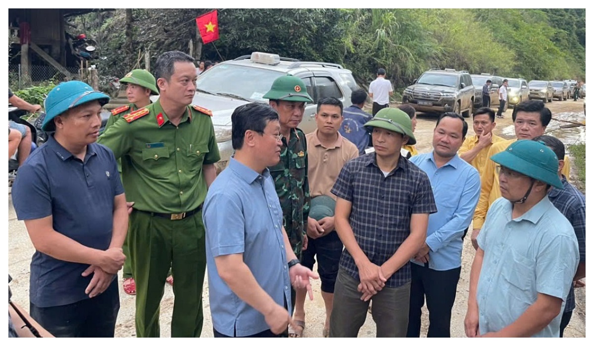 Lãnh đạo Công an tỉnh tham gia Đoàn công tác chỉ đạo khắc phục hậu quả lũ lụt
