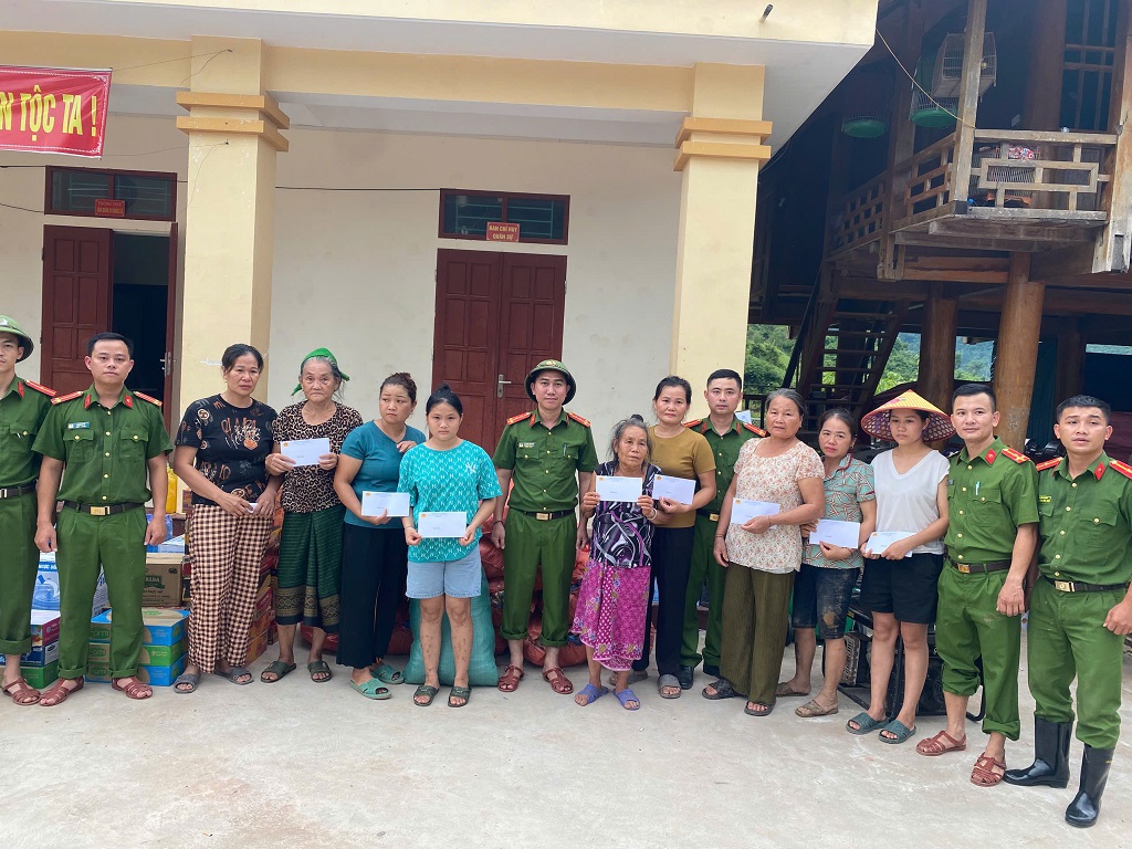 Công an xã Huồi Tụ phát huy tinh thần đoàn kết, hỗ trợ đồng đội và Nhân dân xã Mỹ Lý