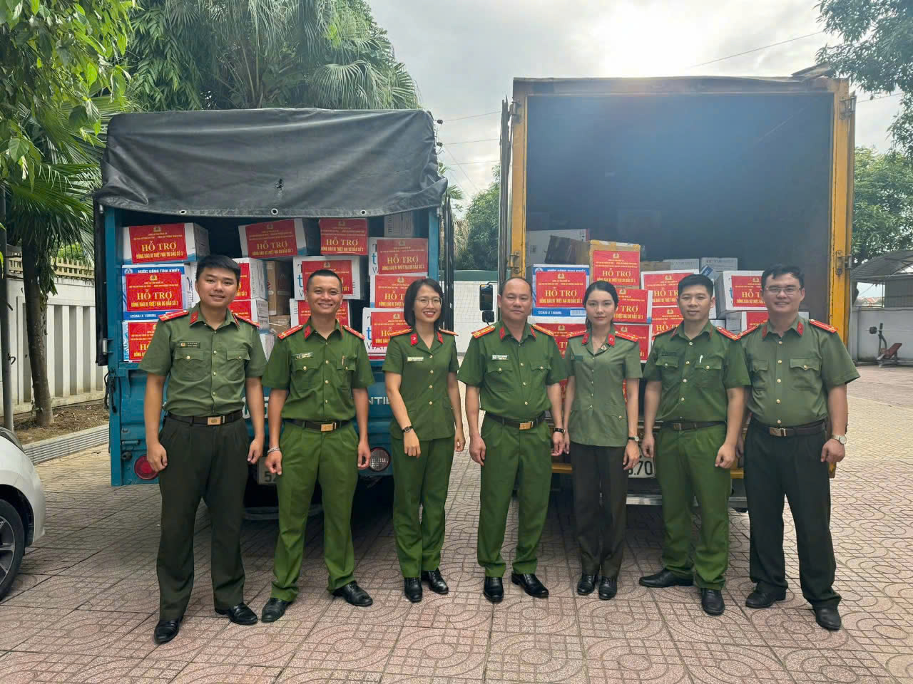 Những chuyến hàng cứu trợ được Ban Phụ nữ Công an tỉnh chuẩn bị chở đi là, nguồn động viên vô cùng ý nghĩa đối với người dân vùng lũ đang gặp khó khăn