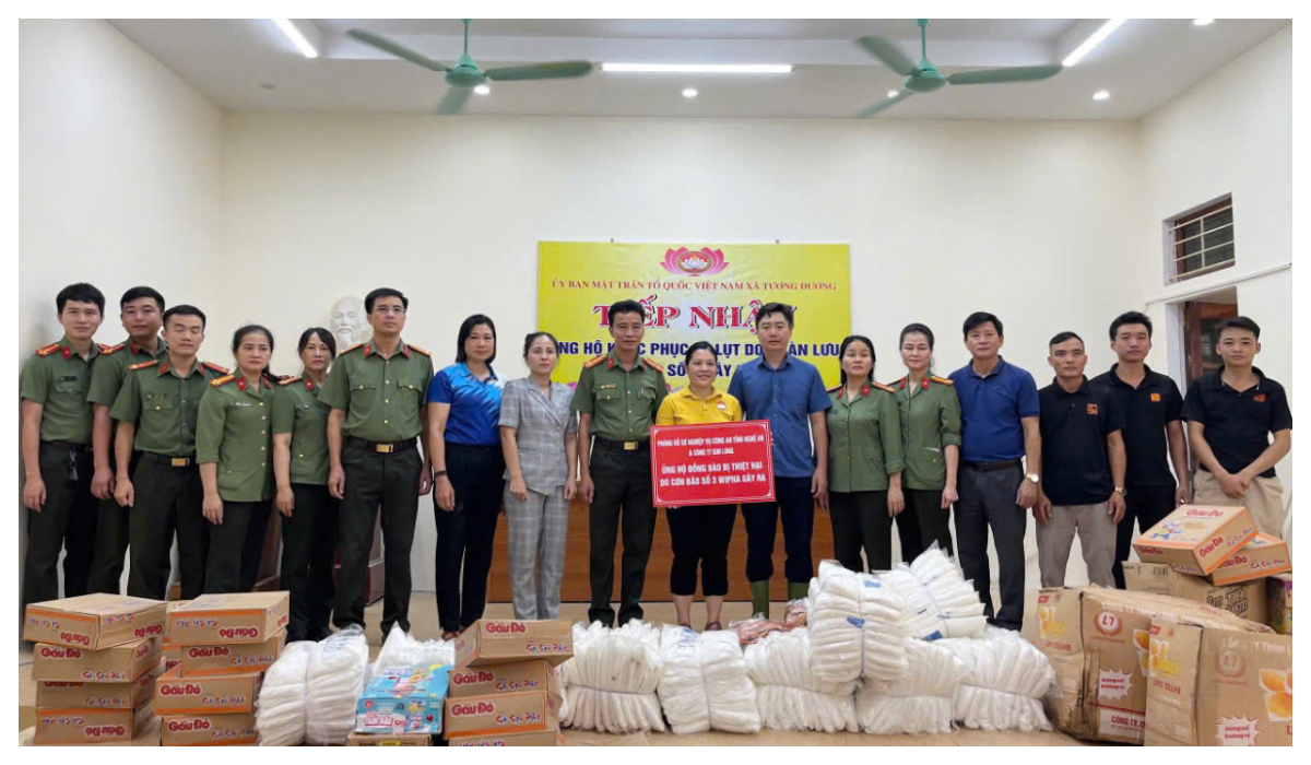Chung tay hướng về đồng bào vùng lũ