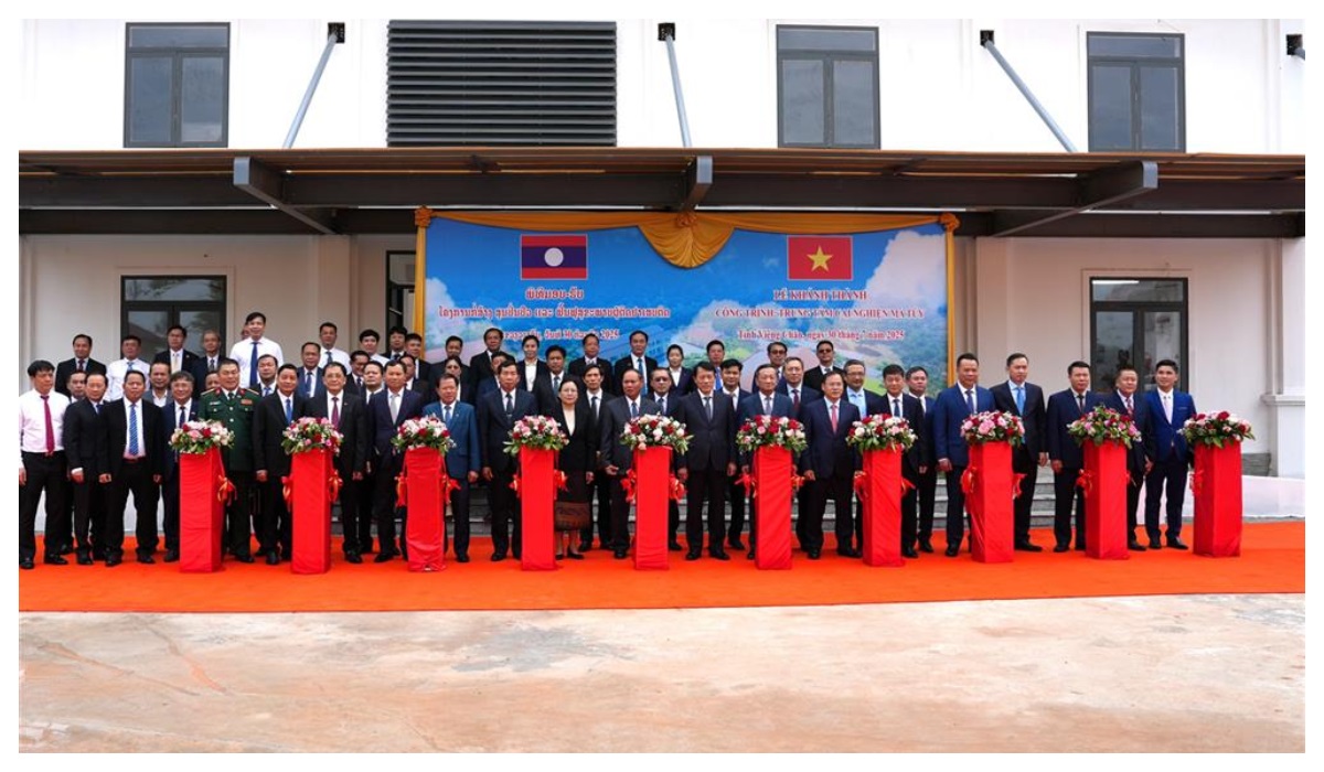 Bộ trưởng Lương Tam Quang dự Lễ khánh thành Trung tâm cai nghiện ma túy tại Lào