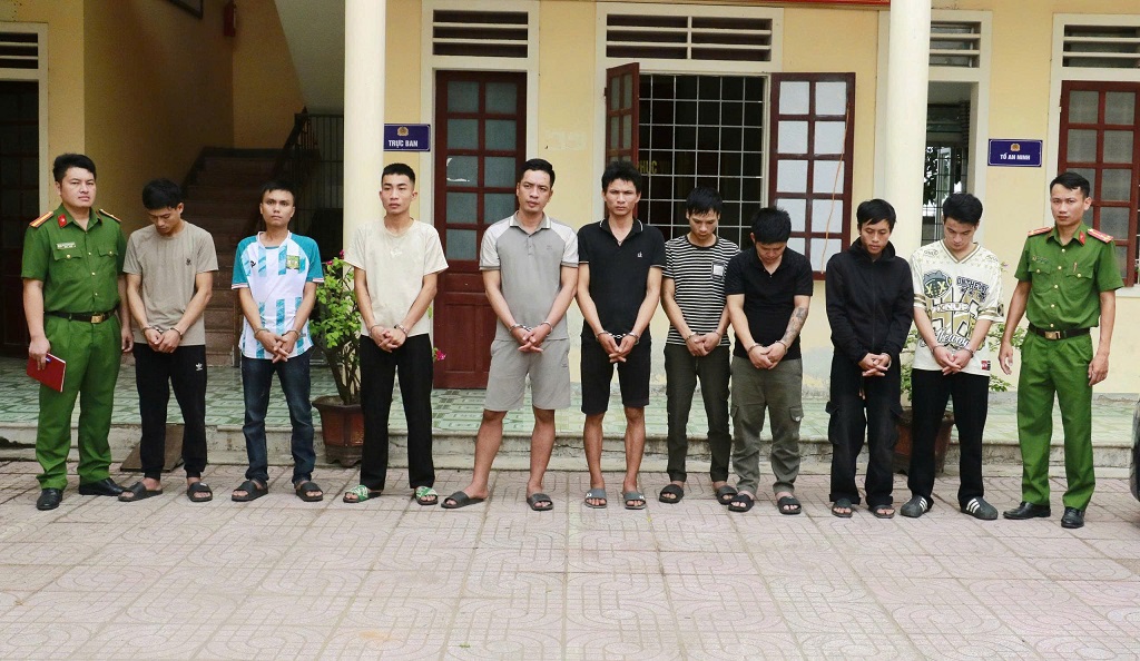 Triệt xóa tụ điểm mua bán và tổ chức sử dụng ma túy, bắt 9 đối tượng