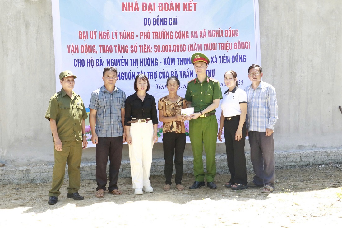 Lễ khánh thành “Nhà đại đoàn kết” tặng gia đình bà Nguyễn Thị Hường
