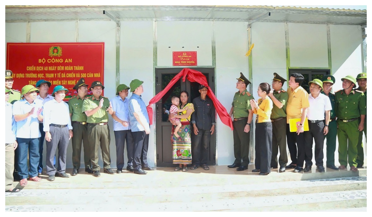 Ra quân cao điểm 40 ngày đêm xây dựng nhà và trường học tặng đồng bào và con em các dân tộc trên địa bàn tỉnh Nghệ An