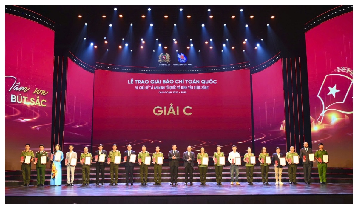Công an tỉnh Nghệ An đạt giải tại Giải Báo chí toàn quốc với chủ đề 'Vì an ninh Tổ quốc và bình yên cuộc sống'