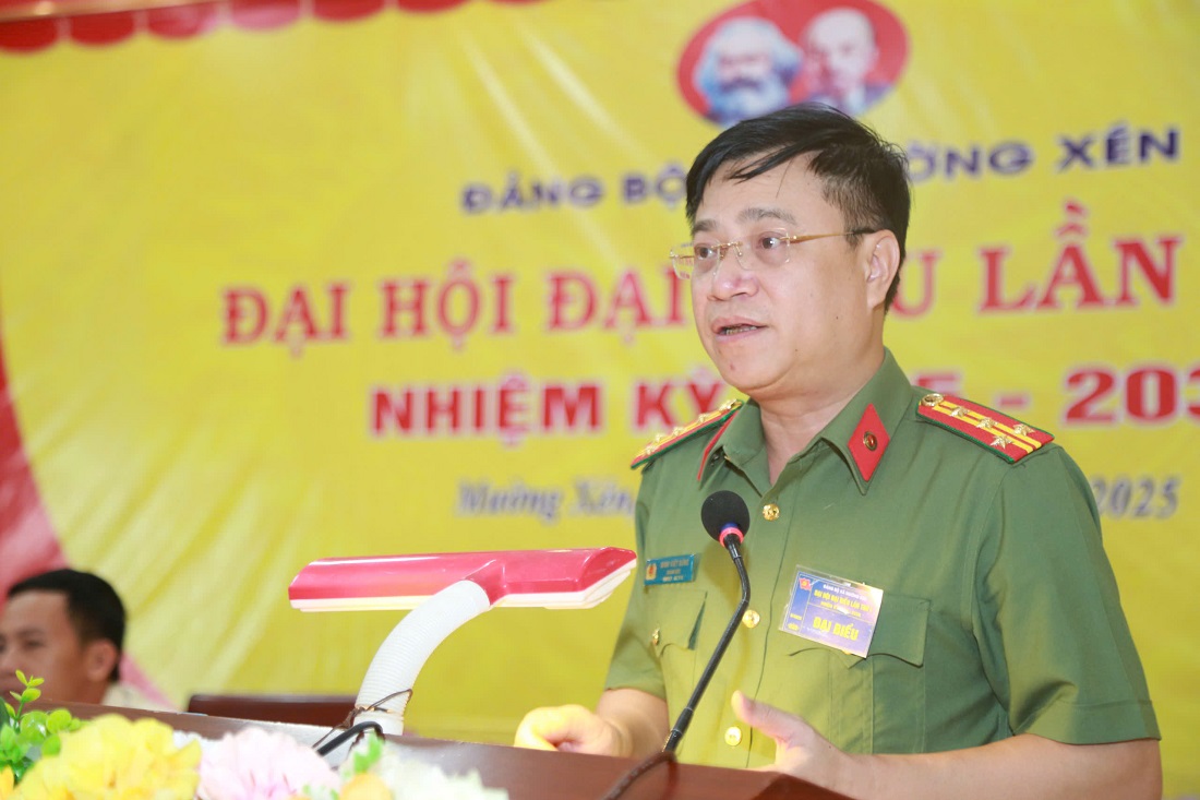 Đồng chí Đại tá Đinh Việt Dũng, Ủy viên Ban Thường vụ Tỉnh ủy, Giám đốc Công an tỉnh phát biểu chỉ đạo tại Đại hội