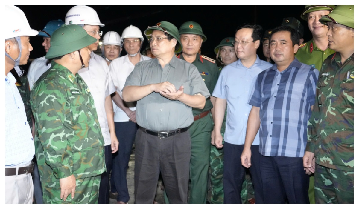 Thủ tướng Chính phủ trực tiếp đi kiểm tra, chỉ đạo công tác ứng phó với bão số 5 tại Nghệ An