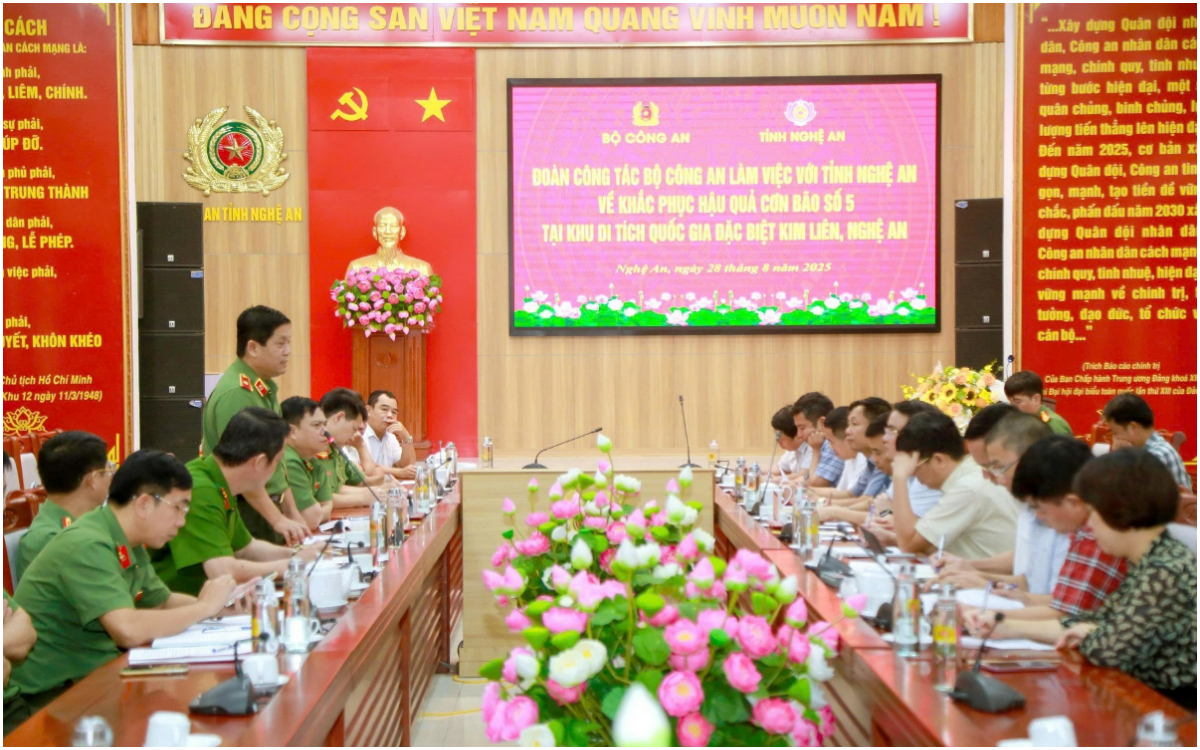 Đoàn công tác Bộ Công an chỉ đạo công tác khắc phục hậu quả cơn bão số 5 tại Khu di tích Quốc gia đặc biệt Kim Liên
