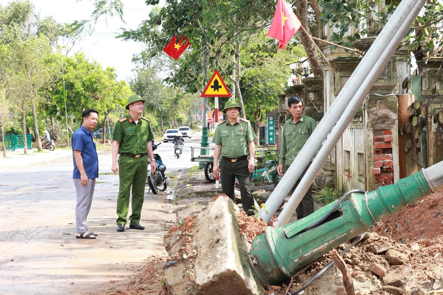 Lãnh đạo Công an tỉnh kiểm tra, chỉ đạo đẩy nhanh tiến độ khắc phục hậu quả mưa bão tại Khu Di tích Kim Liên