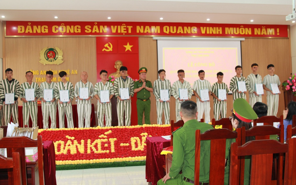 Công an Nghệ An công bố Quyết định đặc xá cho 30 phạm nhân