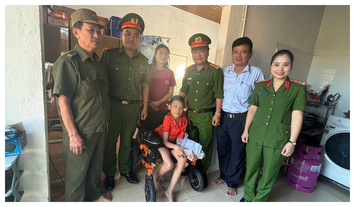 Tiếp sức cho các em học sinh bước vào năm học mới