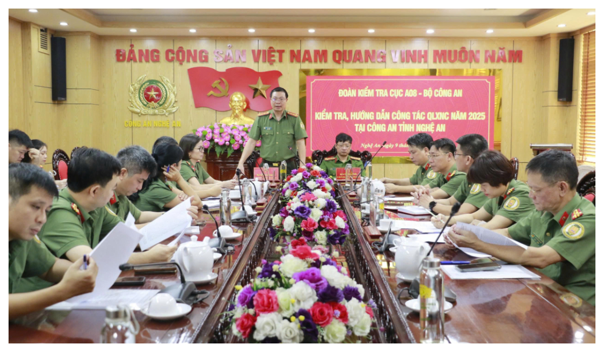 Bộ Công an kiểm tra, hướng dẫn công tác quản lý người nước ngoài tại Công an Nghệ An