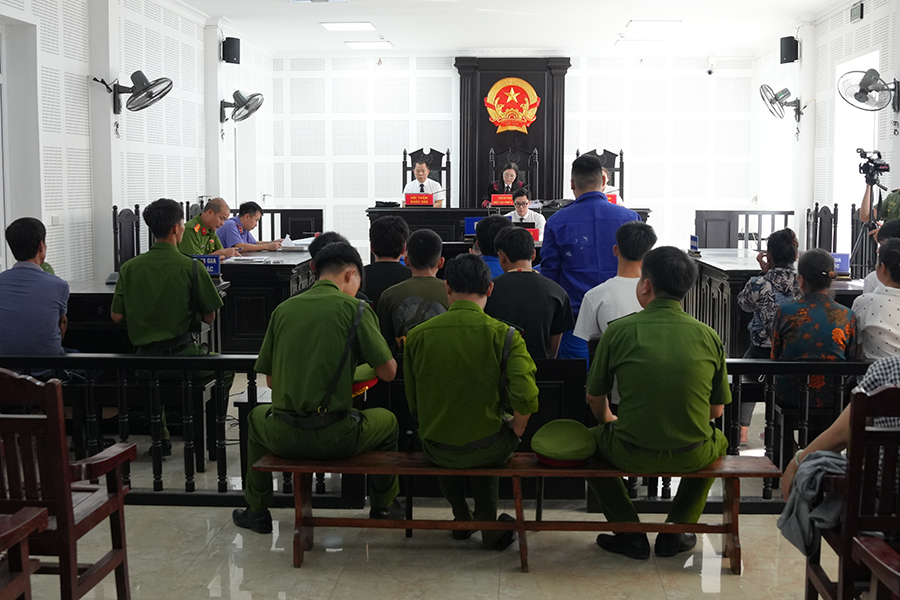 Toàn cảnh phiên toà